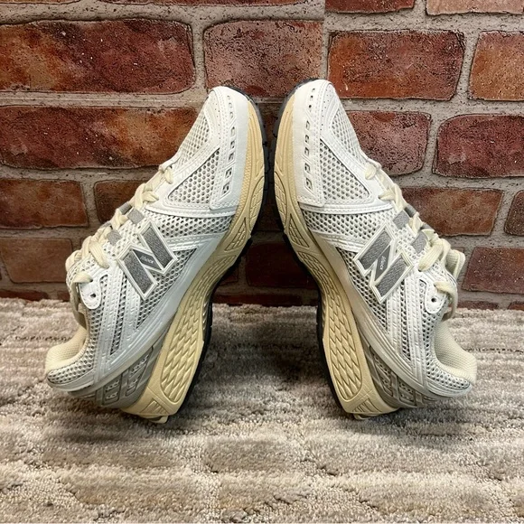 New Balance 1906r white grey mens Sz 8.5 D